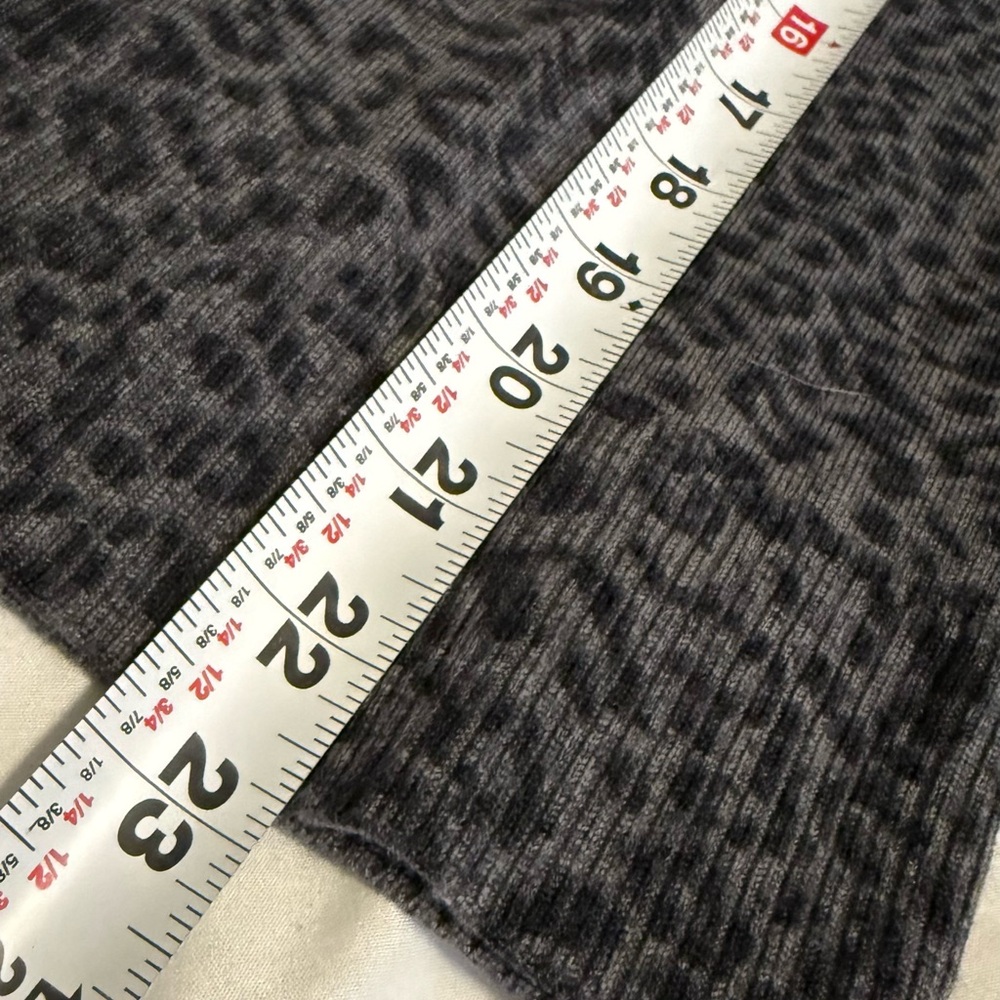 Leopard Print long sleeve Sweater with scoop neck by Calvin Klein - Picture 6 of 6